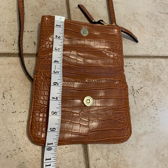 Elegant JustFab Brown Croc-Embossed Crossbody Bag - Picture 9 of 11